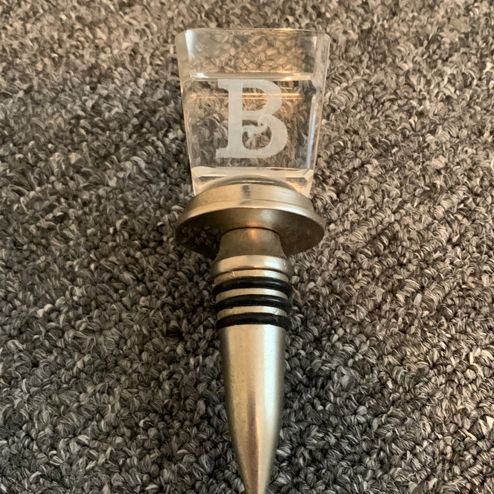 Gorgeous Cypress Home Wine Stopper. Silver Crystal etched ( Initial B )